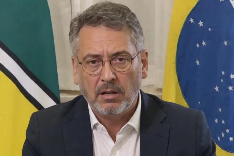 Em 2025, Clécio torrou mais de R$ 46 milhões em comunicação e aprovação despenca para a quinta pior do Brasil