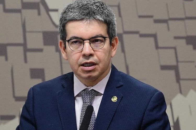 Com prestígio em baixa, projeto de Randolfe é vetado integralmente por Lula