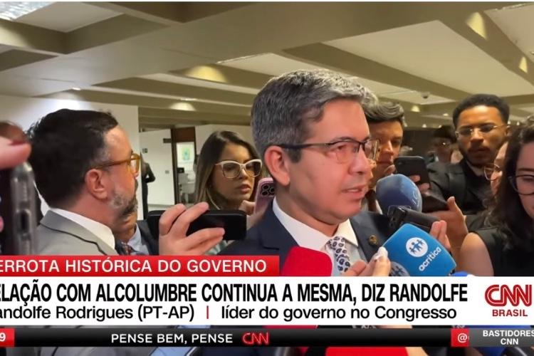 Aliança no Amapá com Davi, faz PT suspeitar que Randolfe votou contra Messias