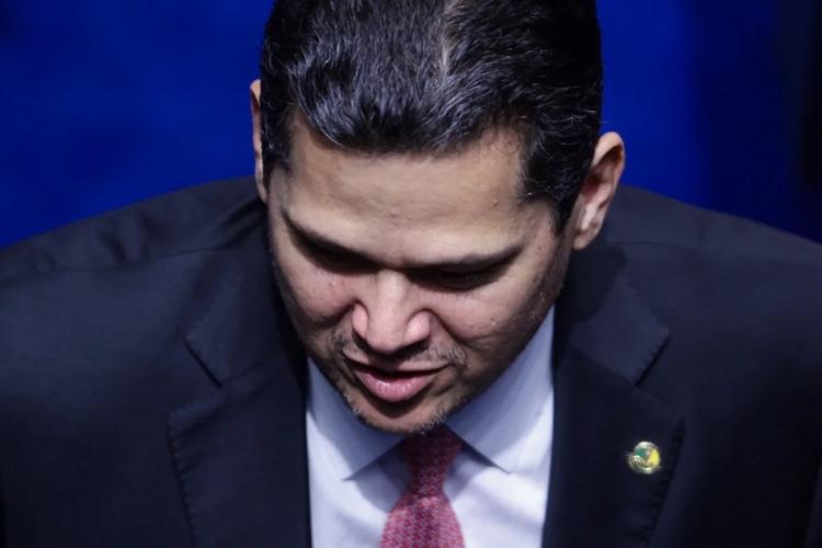 Davi Alcolumbre usou jatinho da FAB para curtir Festival de Parintins com ministro das comunicações