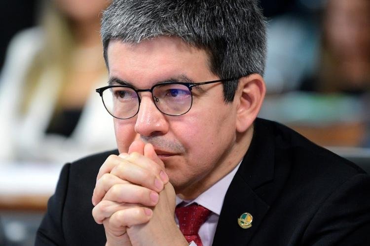 Amapá não quer novo mandato de senador para Randolfe, aponta Paraná Pesquisas