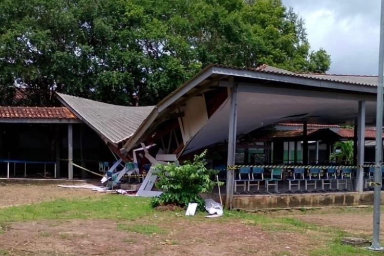 Refeitório da Escola Rivanda Nazaré desaba e expõe descaso do governo Clécio