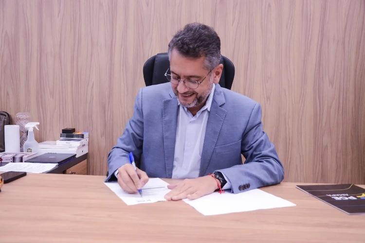 Em menos de um ano, Clécio recebeu R$ 775 milhões de empréstimos e deixará Estado endividado