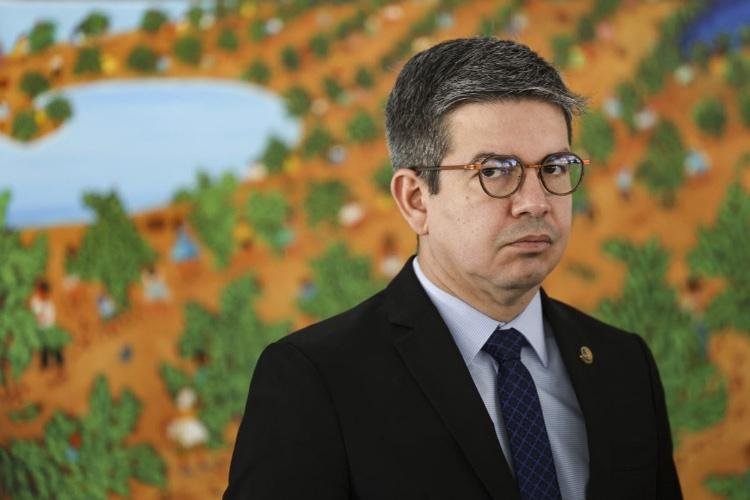 Na pesquisa DOXA, Randolfe aparece em quinto e fora do Senado ano que vem