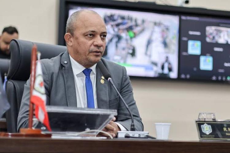 Deputado R. Nelson não se acovarda e vira símbolo de resistência na ALAP: “E vou continuar cobrando”