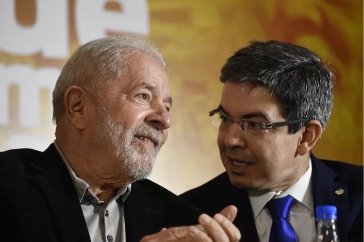 Derrotado no Amapá, Randolfe busca reeleição de Lula para se manter na política
