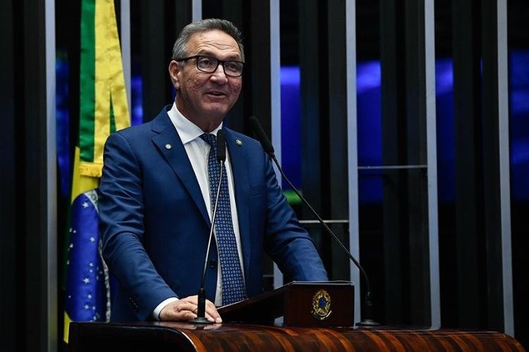 Lucas Barreto repudia fala da presidente da Petrobras e diz que empregos devem ficar no Amapá