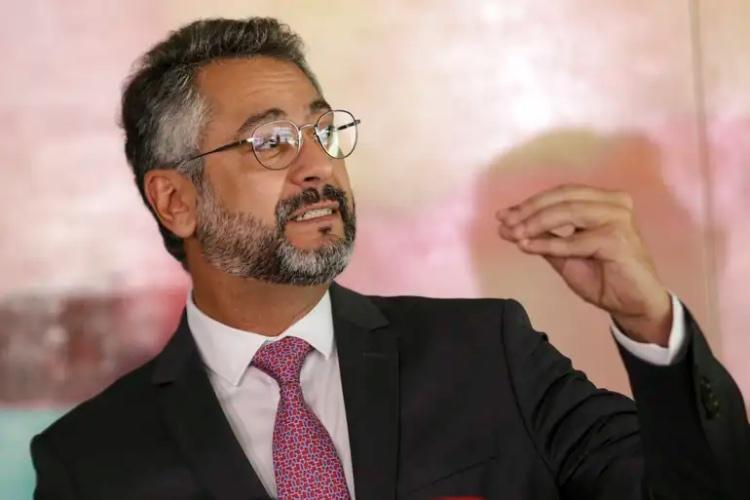 Em 4 meses, Clécio gasta quase R$ 12 milhões em propaganda e vê rejeição disparar